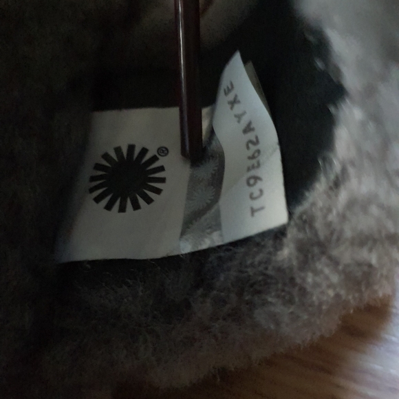 UGG Fuzz Yeah Sheepskin Slides - Picture 5 of 6